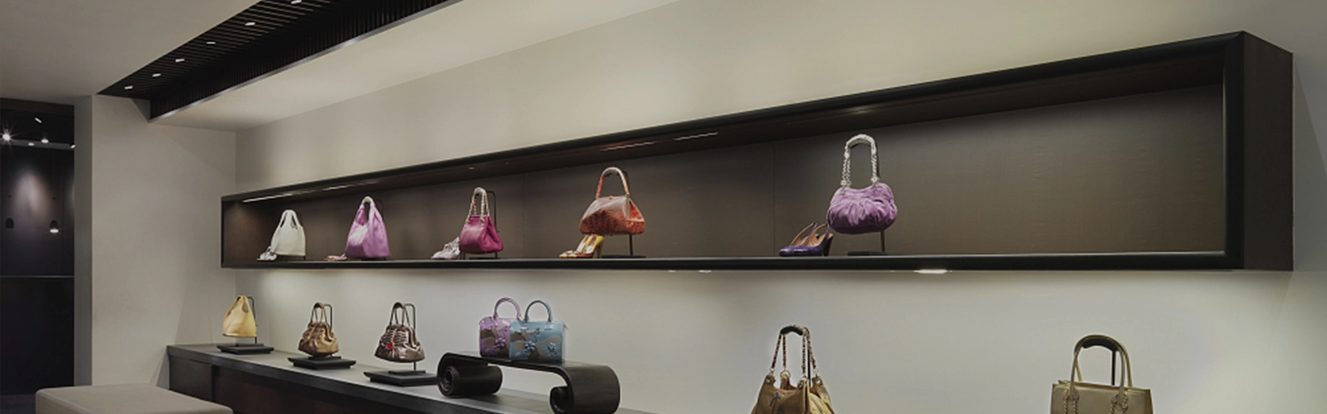 가방 보안 태그 적용